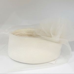 Ivory Pillbox Hat Mesh Bow And Veil New